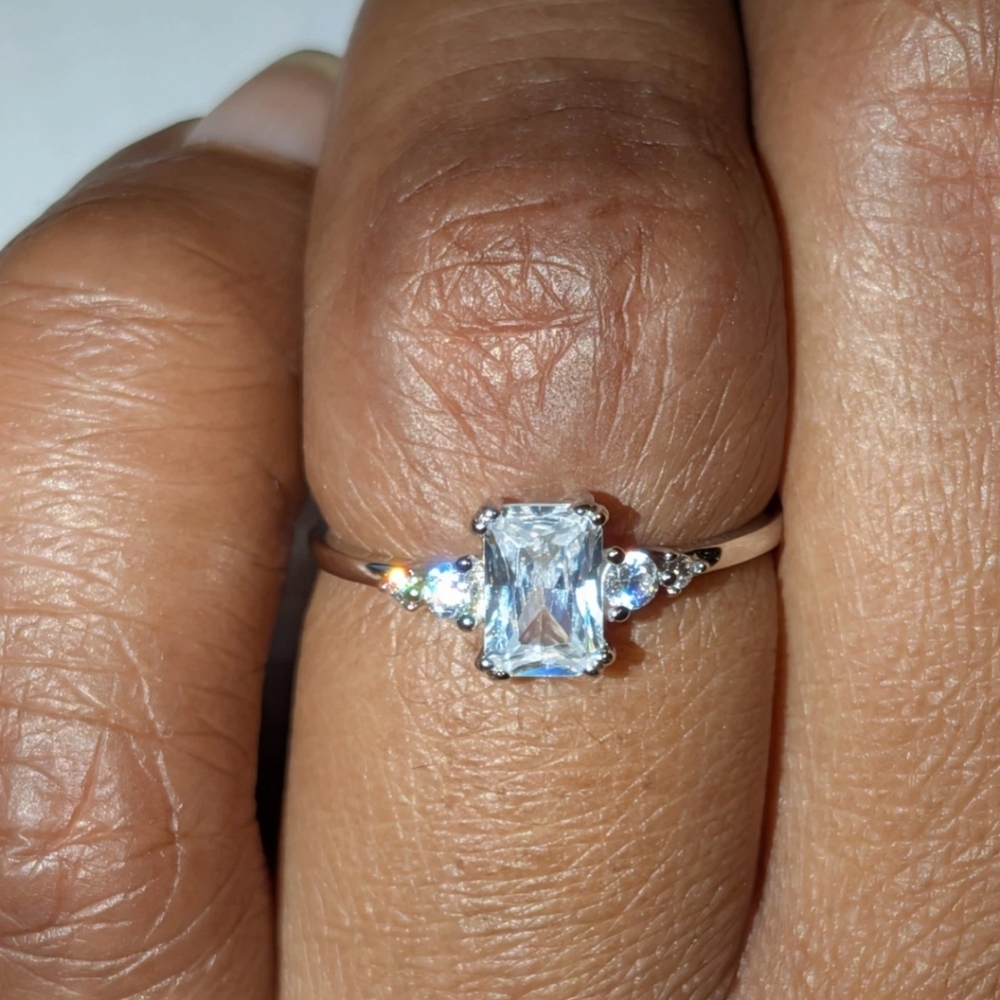 Elegant dainty 1ct S925 Radiant Moissanite Engagement Ring For Women Sz 5